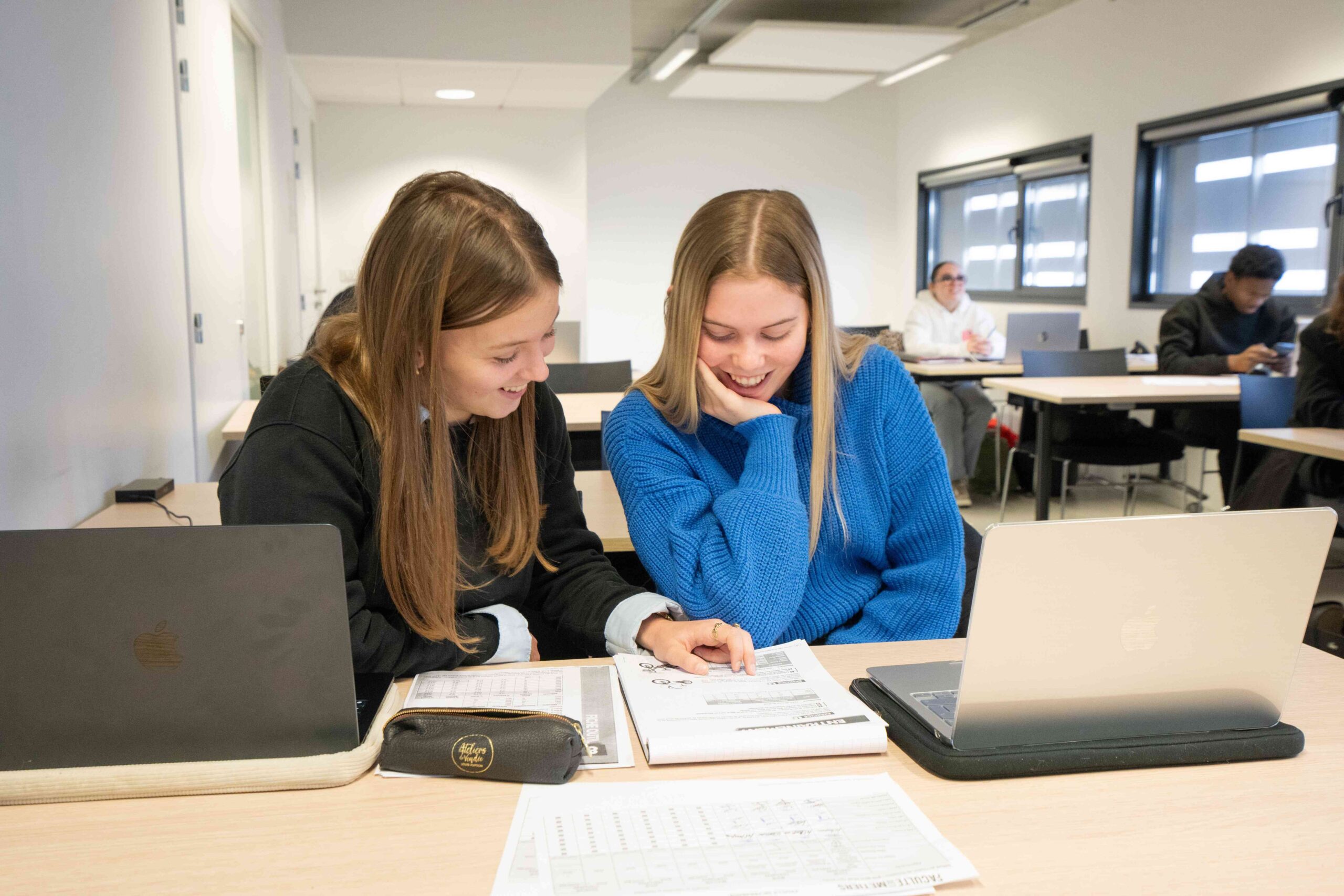 2 Filles En Cours FAQ