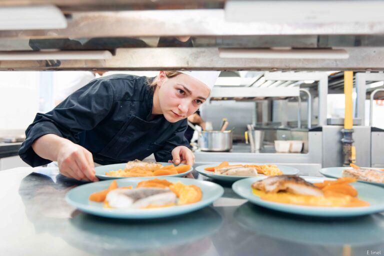 Bruz Etudiante Restauration Cuisine